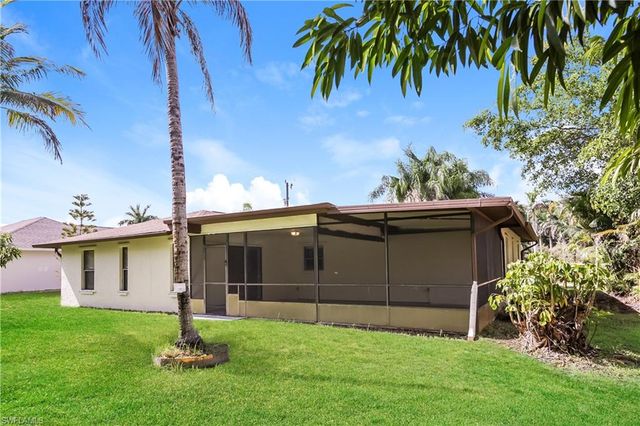 720 SW 8th TER, Cape Coral, FL 33991