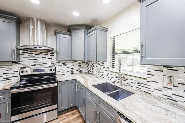 720 SW 8th TER, Cape Coral, FL 33991