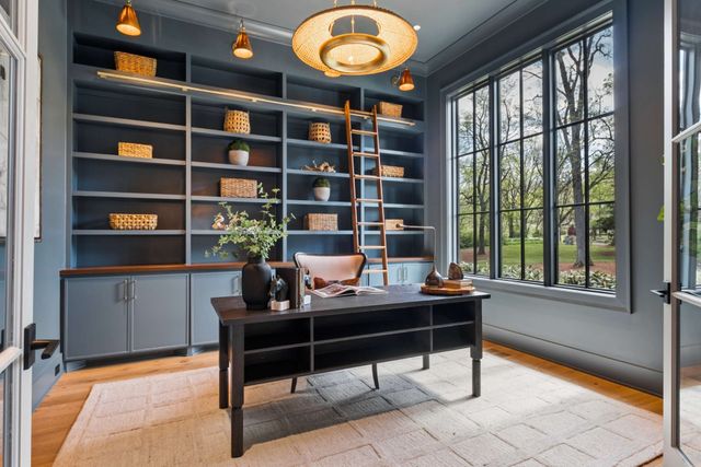 1114 Tyne Blvd, Nashville, TN 37220