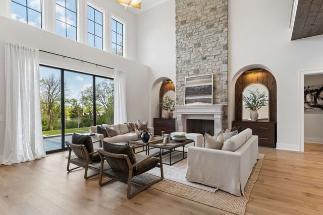 1114 Tyne Blvd, Nashville, TN 37220