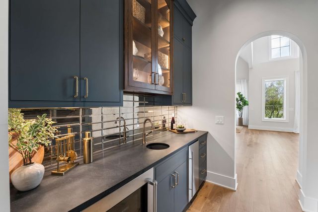 1114 Tyne Blvd, Nashville, TN 37220