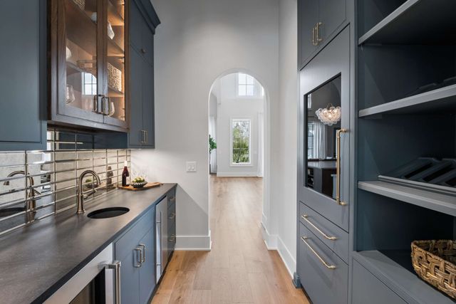 1114 Tyne Blvd, Nashville, TN 37220