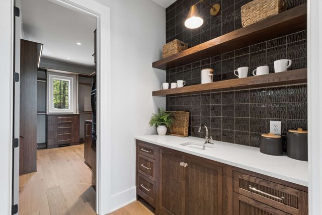 1114 Tyne Blvd, Nashville, TN 37220