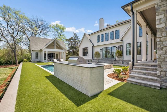 1114 Tyne Blvd, Nashville, TN 37220