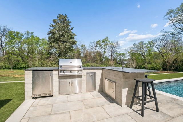 1114 Tyne Blvd, Nashville, TN 37220