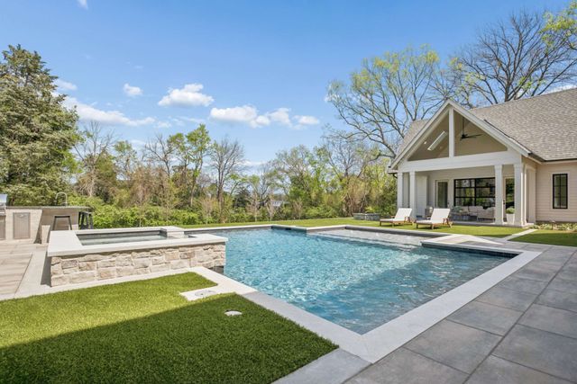1114 Tyne Blvd, Nashville, TN 37220