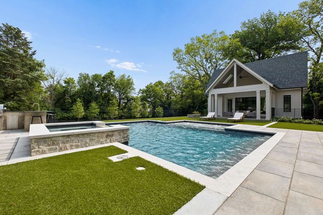 1114 Tyne Blvd, Nashville, TN 37220