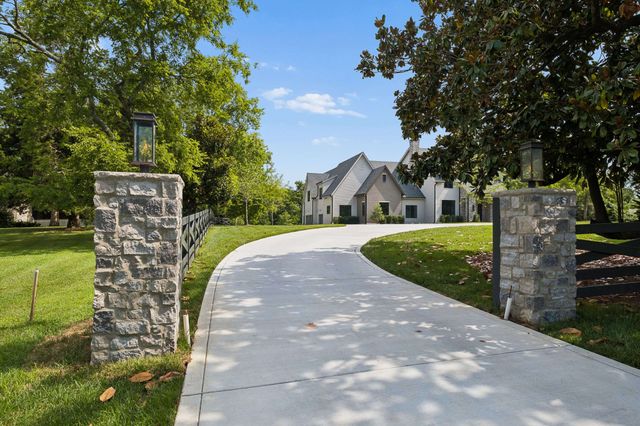 1114 Tyne Blvd, Nashville, TN 37220