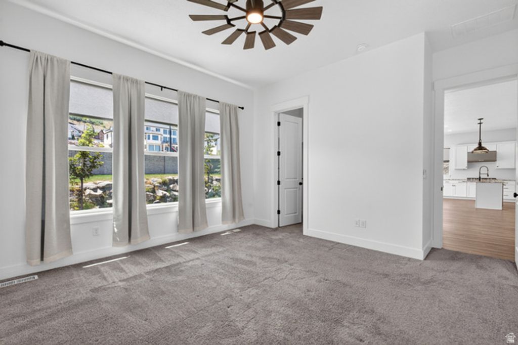 Image 16 of property listing at 4821 W JUNIPER BEND CIR, Herriman, UT 84096