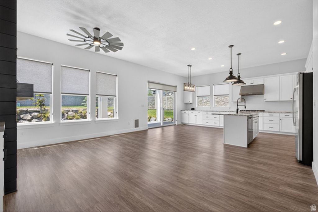 Image 3 of property listing at 4821 W JUNIPER BEND CIR, Herriman, UT 84096