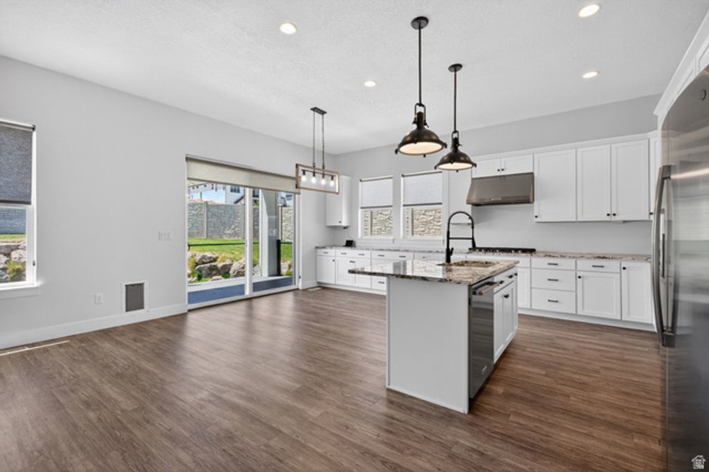 Image 5 of property listing at 4821 W JUNIPER BEND CIR, Herriman, UT 84096