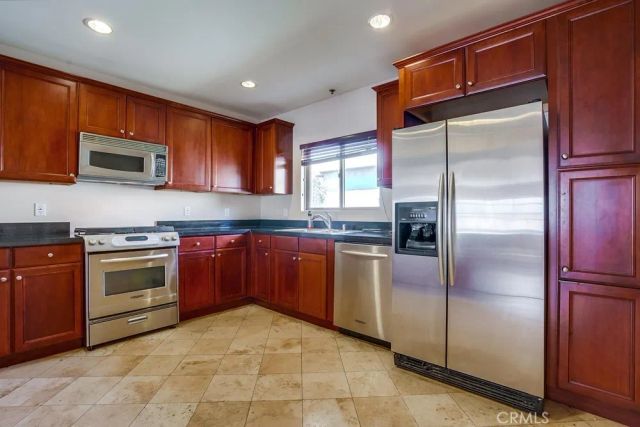 1522 Amherst Avenue 402, Los Angeles, CA 90025