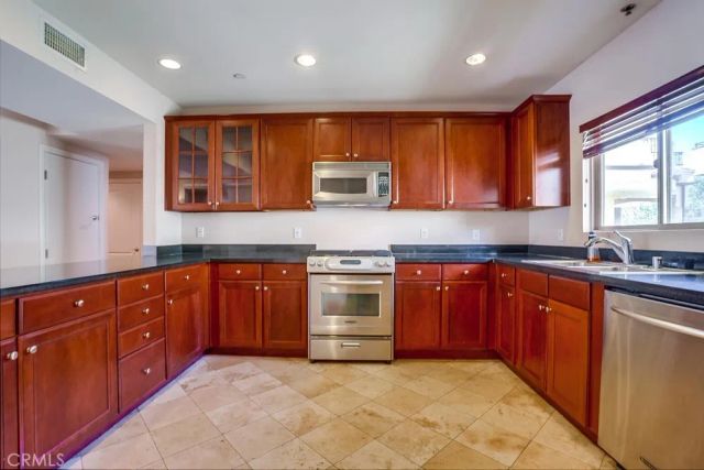 1522 Amherst Avenue 402, Los Angeles, CA 90025