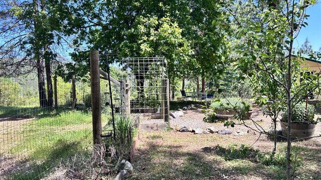 8719 Cave City Rd, Mountain Ranch, CA 95246