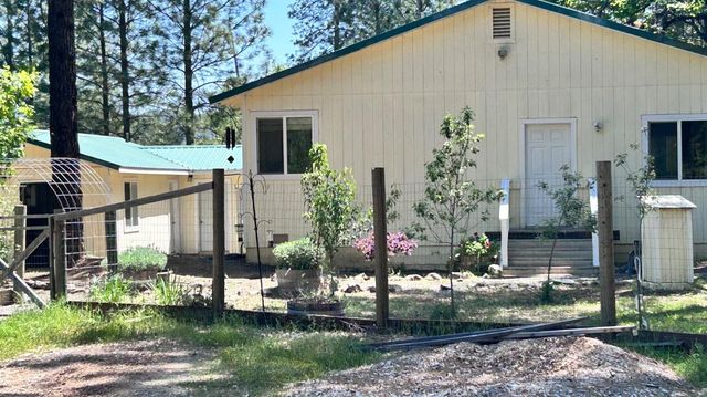 8719 Cave City Rd, Mountain Ranch, CA 95246