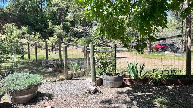 8719 Cave City Rd, Mountain Ranch, CA 95246