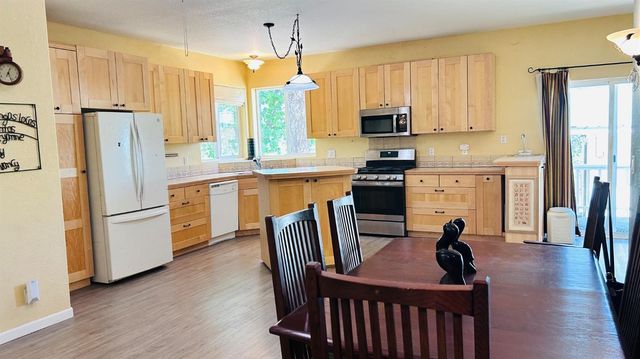 8719 Cave City Rd, Mountain Ranch, CA 95246