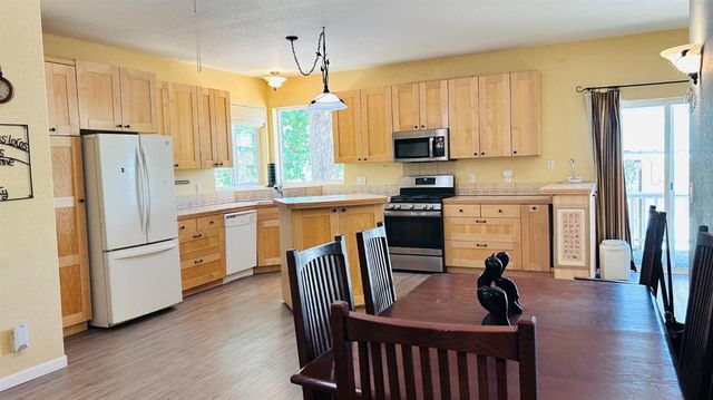 8719 Cave City Rd, Mountain Ranch, CA 95246