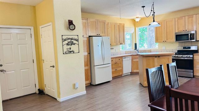 8719 Cave City Rd, Mountain Ranch, CA 95246