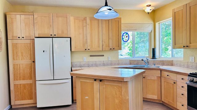 8719 Cave City Rd, Mountain Ranch, CA 95246