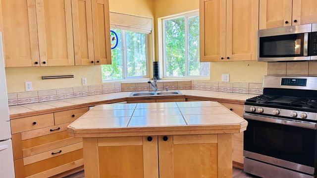 8719 Cave City Rd, Mountain Ranch, CA 95246