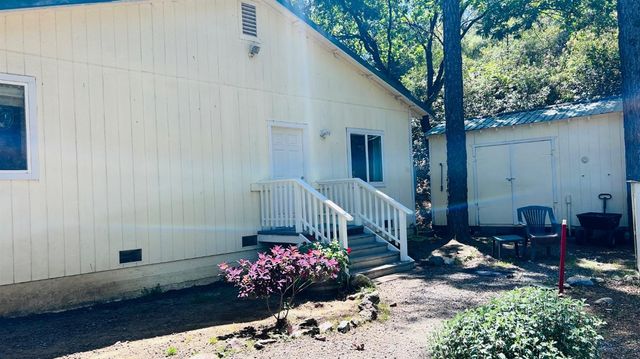 8719 Cave City Rd, Mountain Ranch, CA 95246