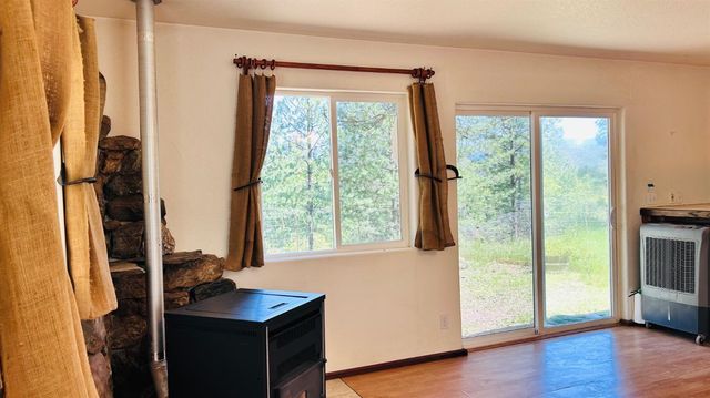 8719 Cave City Rd, Mountain Ranch, CA 95246