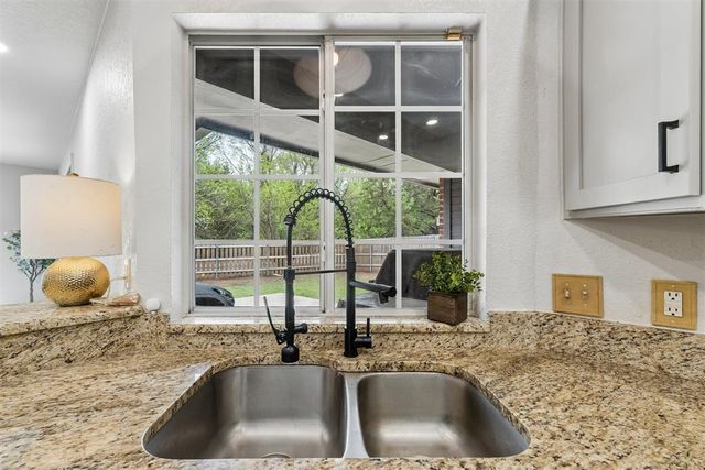 501 Sparrow Hawk, Edmond, OK 73003