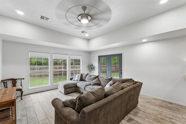 501 Sparrow Hawk, Edmond, OK 73003