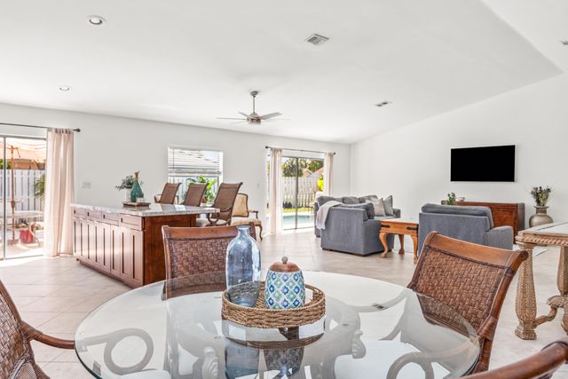 454 Prairie Rose Lane, Boca Raton, FL 33487