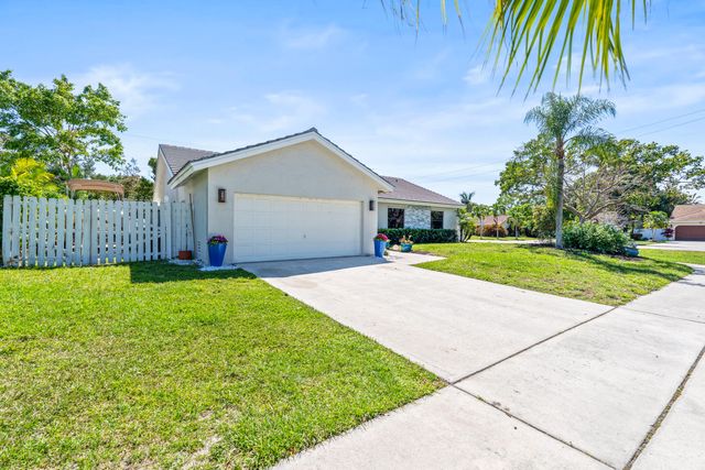454 Prairie Rose Lane, Boca Raton, FL 33487