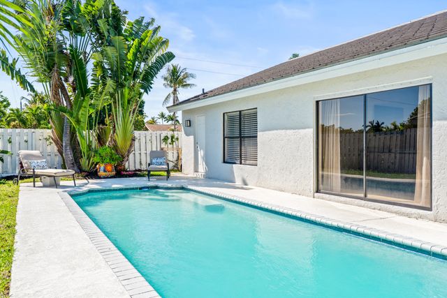 454 Prairie Rose Lane, Boca Raton, FL 33487