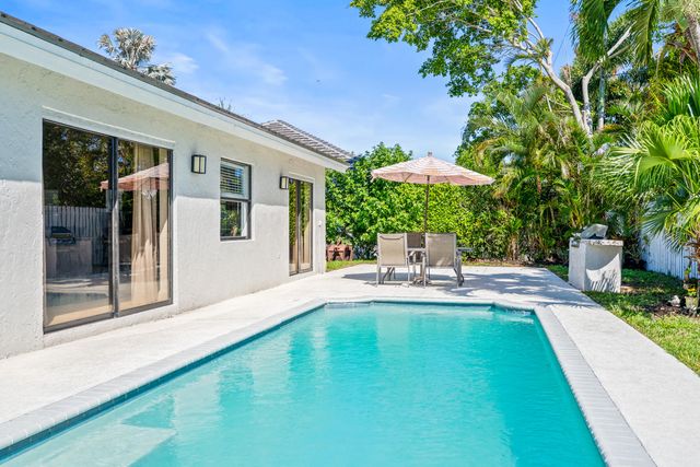 454 Prairie Rose Lane, Boca Raton, FL 33487