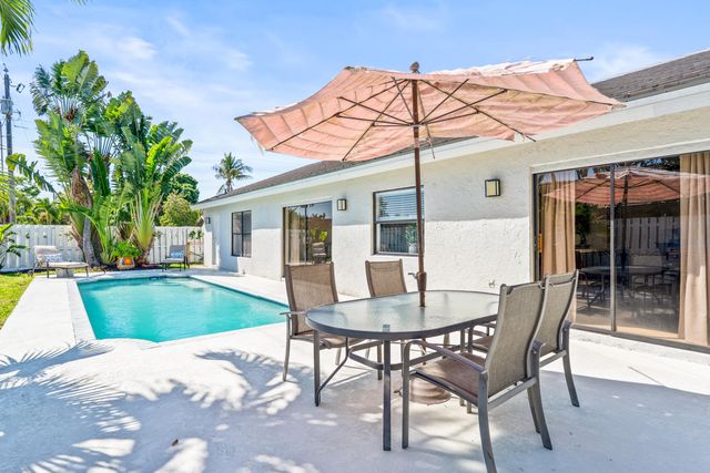 454 Prairie Rose Lane, Boca Raton, FL 33487