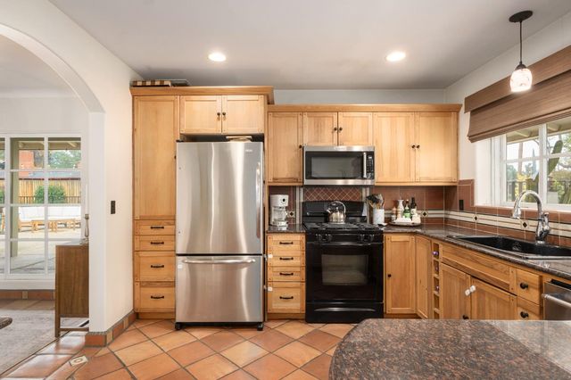 625 E Lansing Way, Fresno, CA 93704