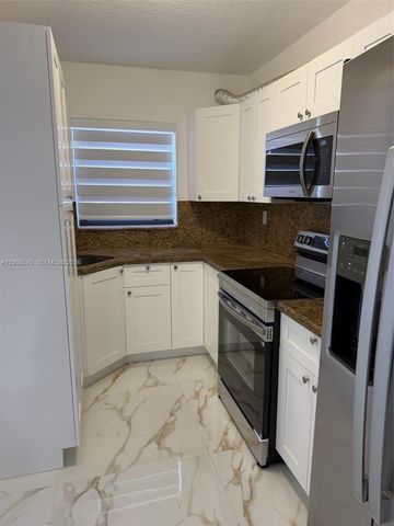 2669 W 52nd St 12, Hialeah, FL 33016