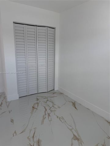 2669 W 52nd St 12, Hialeah, FL 33016