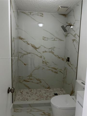 2669 W 52nd St 12, Hialeah, FL 33016