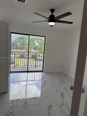 2669 W 52nd St 12, Hialeah, FL 33016