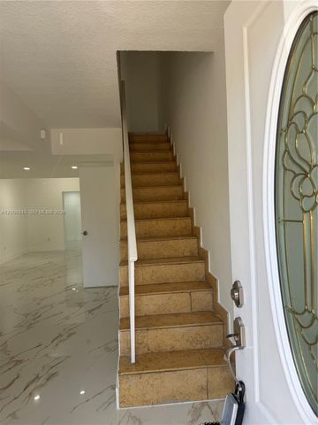 2669 W 52nd St 12, Hialeah, FL 33016