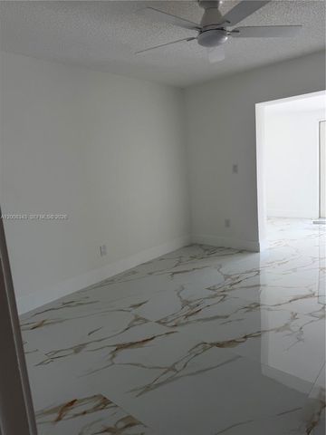 2669 W 52nd St 12, Hialeah, FL 33016