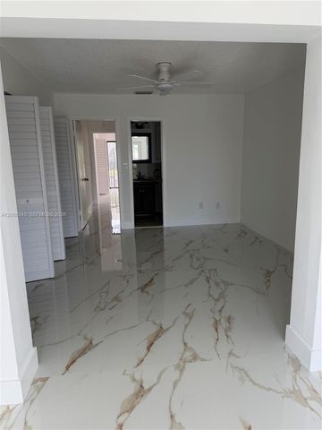 2669 W 52nd St 12, Hialeah, FL 33016