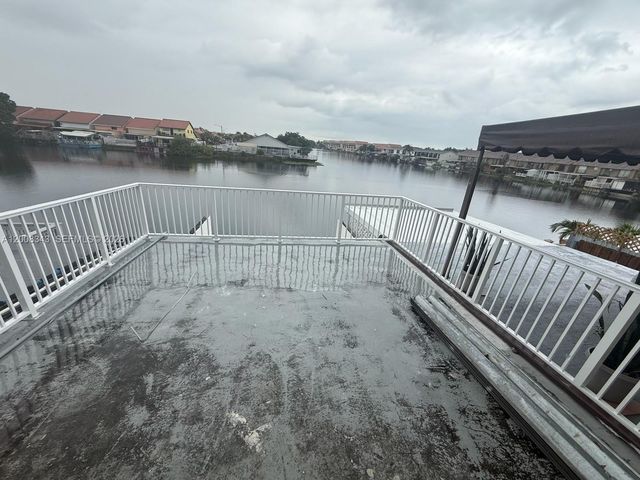 2669 W 52nd St 12, Hialeah, FL 33016