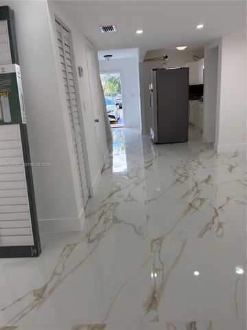2669 W 52nd St 12, Hialeah, FL 33016