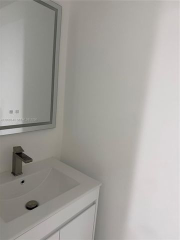 2669 W 52nd St 12, Hialeah, FL 33016