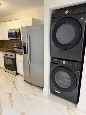 2669 W 52nd St 12, Hialeah, FL 33016