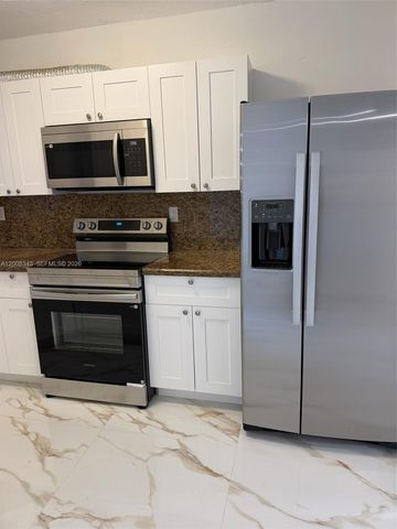 2669 W 52nd St 12, Hialeah, FL 33016