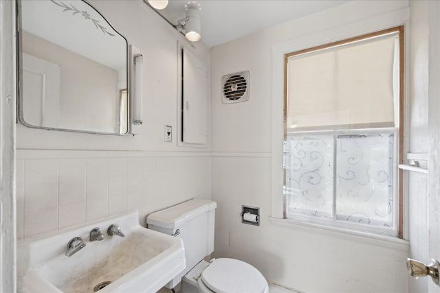 35 School St, Weymouth, MA 02189