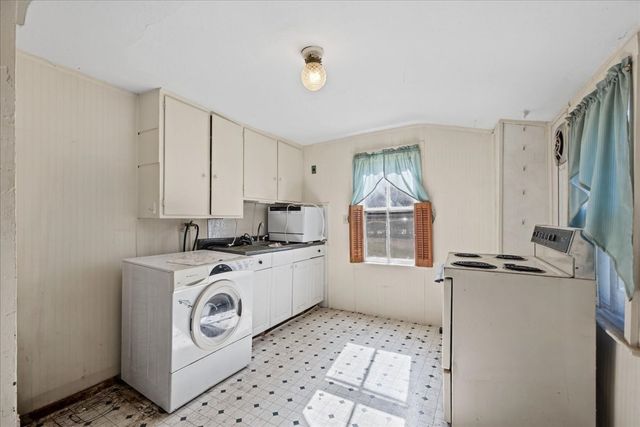 35 School St, Weymouth, MA 02189