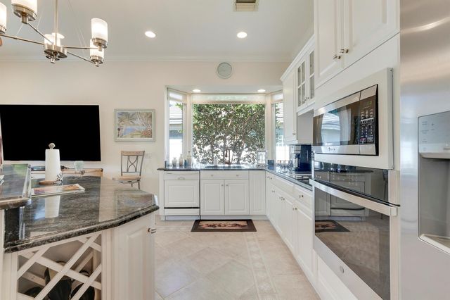 7982 SE Hempstead Circle, Hobe Sound, FL 33455